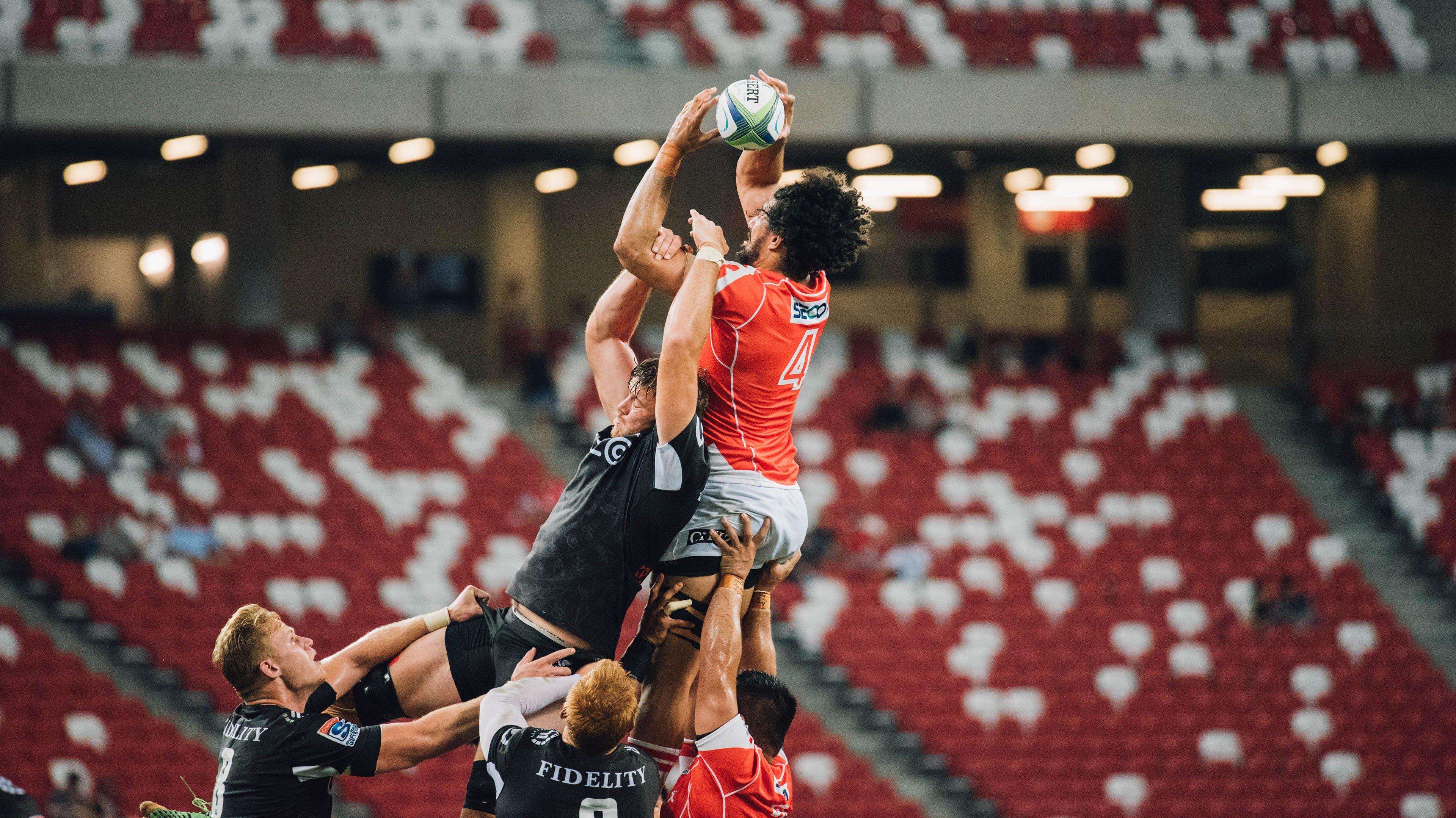 巴萨与皇马的西甲争霸史，西班牙人成为冠军背景板的四年