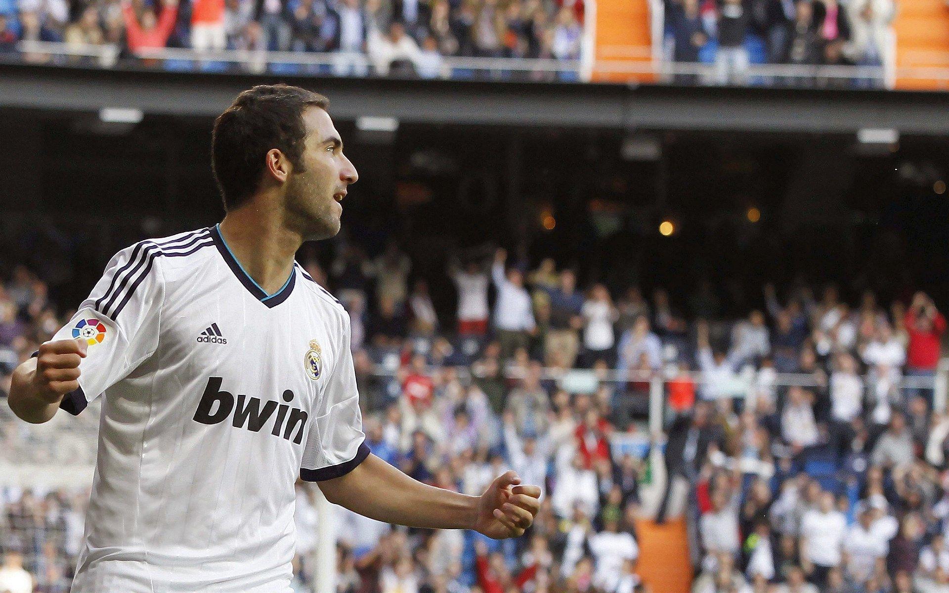 卡鲁索坦言防守约基奇是巨大考验，全队努力与智慧并重的持久战